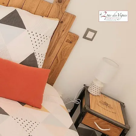 Hébergement de vacances A 2 Pas Des Vignes, Hebergements Et Spa, à Du Pape, Maison Numéro 12 *